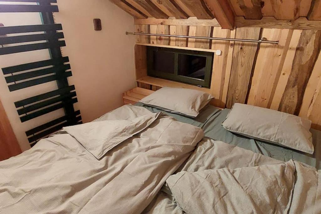 Chalet Boruvka - Biofarma Na Samote V Lesich Benesov  Bagian luar foto